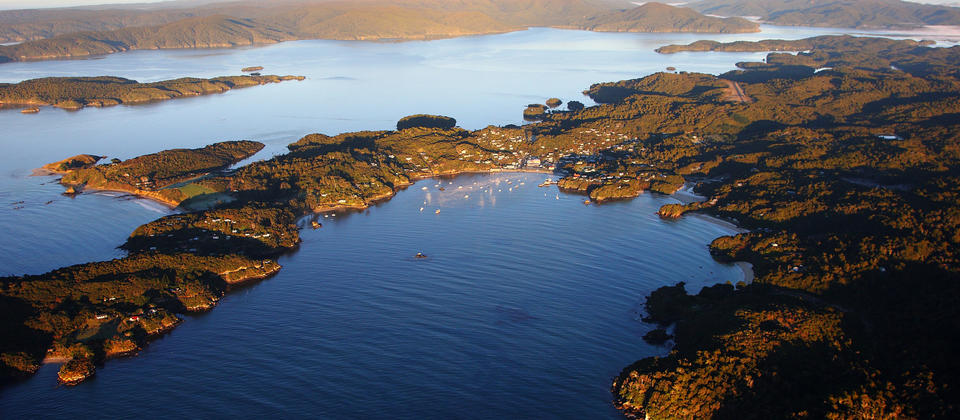 With a population of less than 500, Stewart Island has plenty of space for fabulous natural scenery. You can visit the Island to hike, dive, watch birds, go fishing or simply enjoy a slice of tranquility.