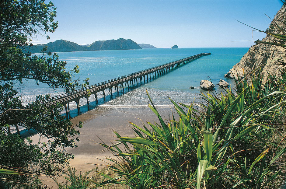 Tolaga Bay Wharf ist vermutlich das längste Stahlbetonpier auf der Südhalbkugel.