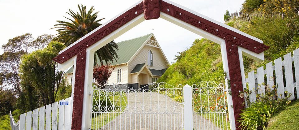 ニュージーランド随一といわれるマオリの教会です。複雑に彫刻が施されたインテリアが非常に印象的です。