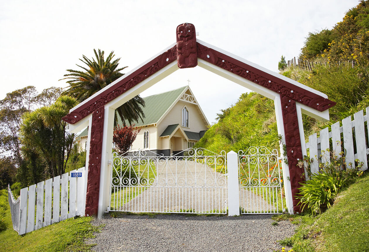 ティキティキにあるセント・メアリー教会は、マオリの伝統芸術を活かして造られた素晴らしい建物です。