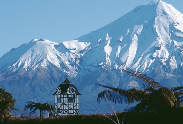 タラナキ山のすぐ近くにあるストラットフォードは、エグモント国立公園へハイキングや登山、マウンテンバイクへ向かう際の足場となる町です。