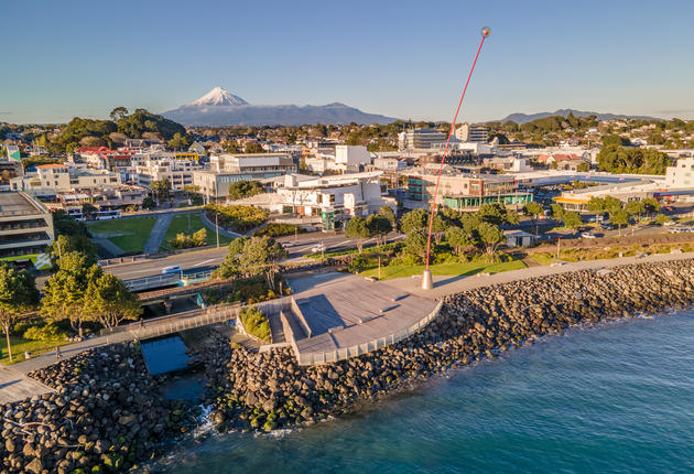 Discover North Island’s unique artistic experiences on the Coastal Arts Trail. This six-day itinerary takes you from amazing art galleries and museums, to amazing views of Mount Taranaki (Egmont) and Mount Ruapehu.