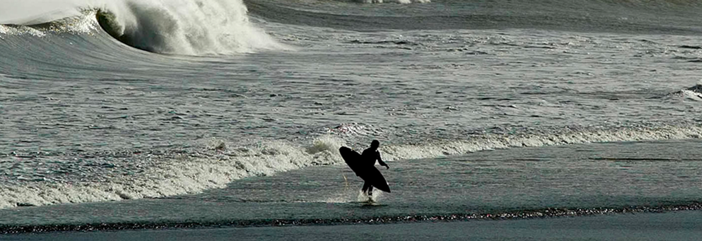 An der Küste von Taranaki findet sich immer ein guter Ort zum Surfen.
