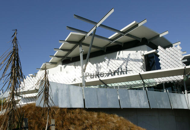 Taranaki is the centre for a thriving arts industry, boasting world-renowned art galleries, museums and some of New Zealand’s top artists.