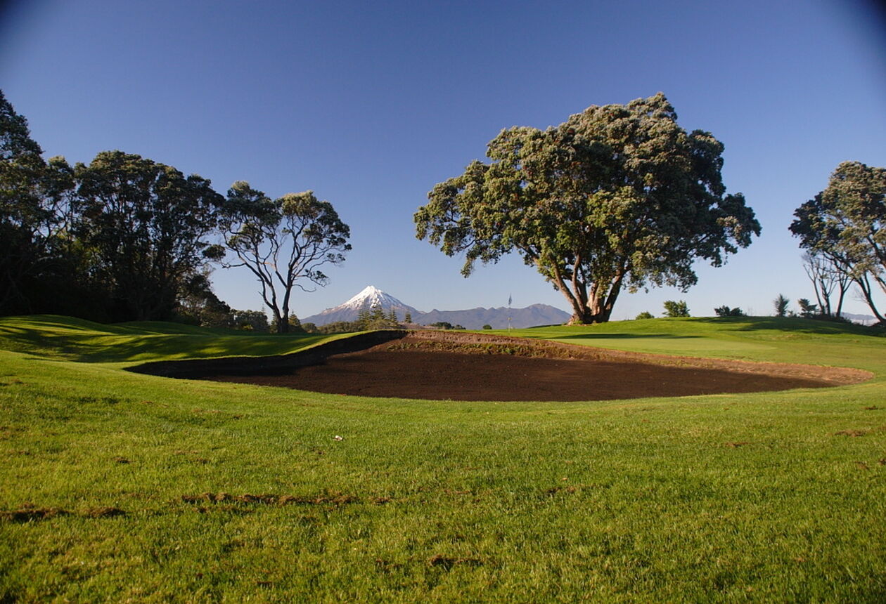 Discover Wellington’s capital sights and indulge in Wairarapa’s fine wine on your golfing holiday in the Lower North Island.