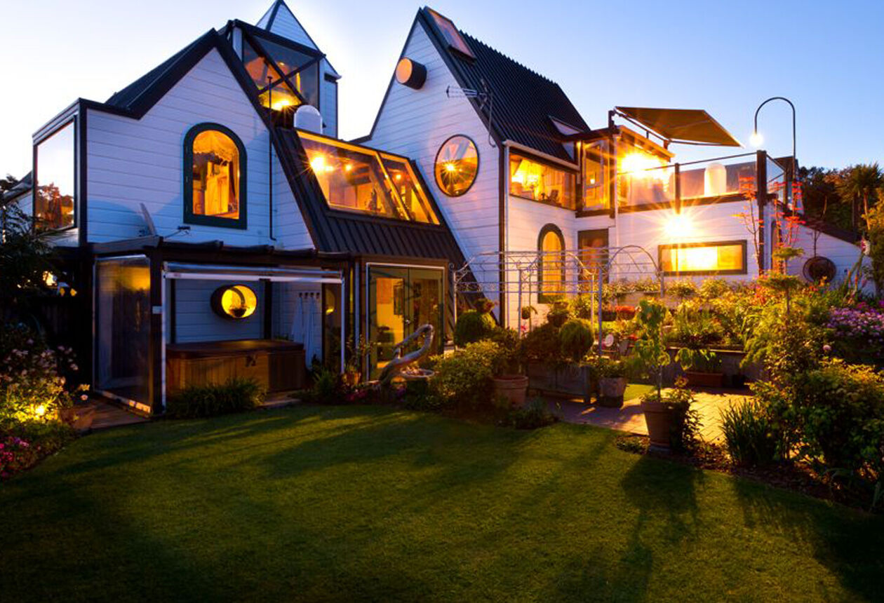 With friendly hosts, homestays in New Zealand are always comfortable. Get to know the locals and explore New Zealand when you book a homestay.