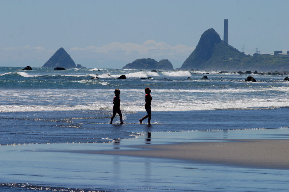 Ebbe am Ōakura Beach.