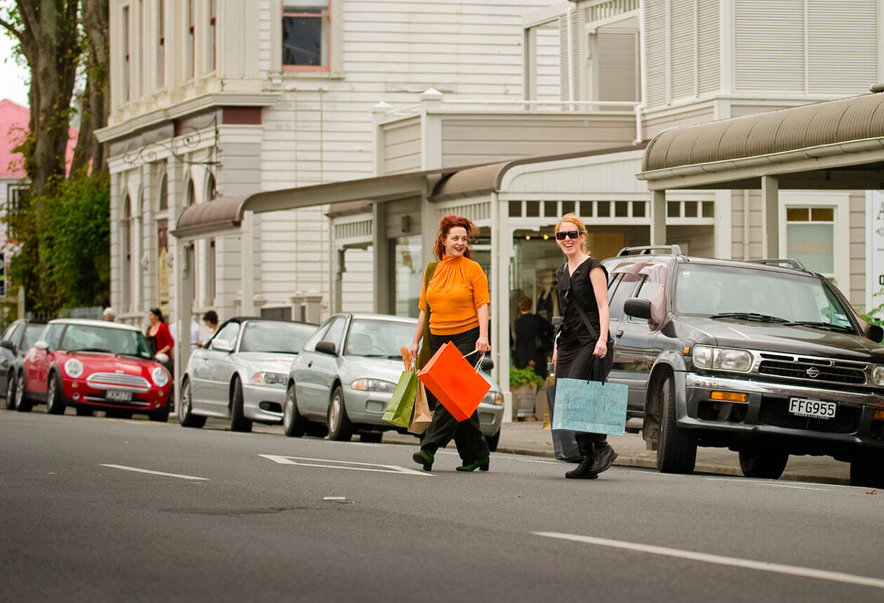 グレイタウンの町の目抜き通りには大切に保存されているビクトリア朝様式の建物が並んでいます。素敵なカフェやレストランも豊富です。