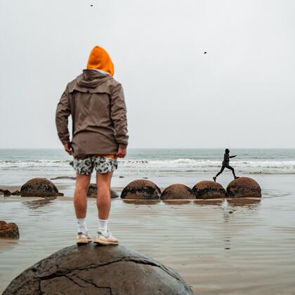 모에라키 볼더스(Moeraki boulders)에서 신비스러운 완벽하게 둥근 돌들을 바라보자.