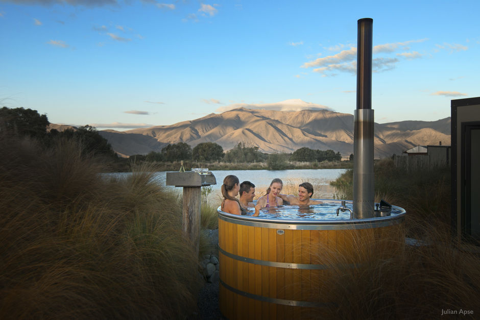 Relaxing hot tubs in Ōmarama.