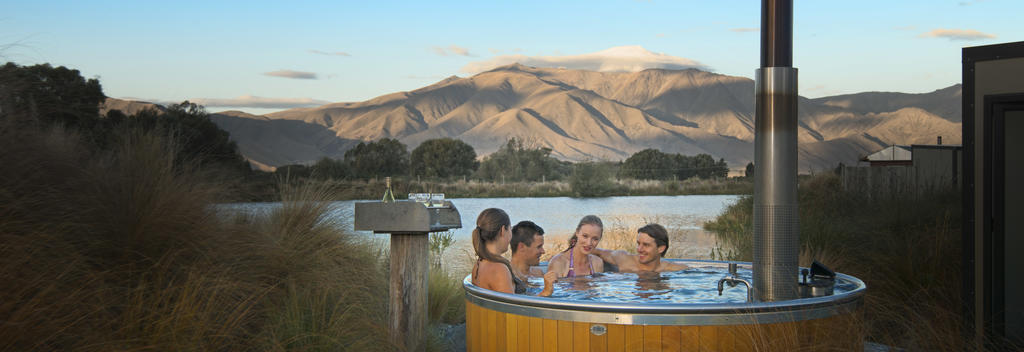 Relaxing hot tubs in Ōmarama.