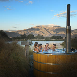 Relaxing hot tubs in Ōmarama.