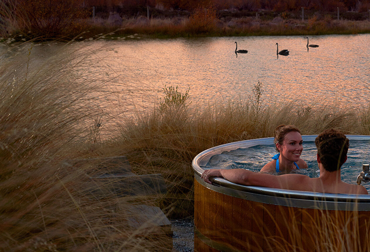 Nestled in a broad basin between mountain ranges, Ōmarama is well known to glider pilots. Come here to soar in the skies and fish in the fast rivers.