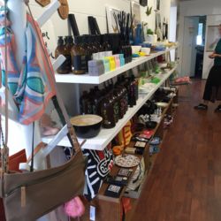 想找新西兰的特色礼物带回家吗，瓦纳卡琳琅满目的商品等你慢慢选购。