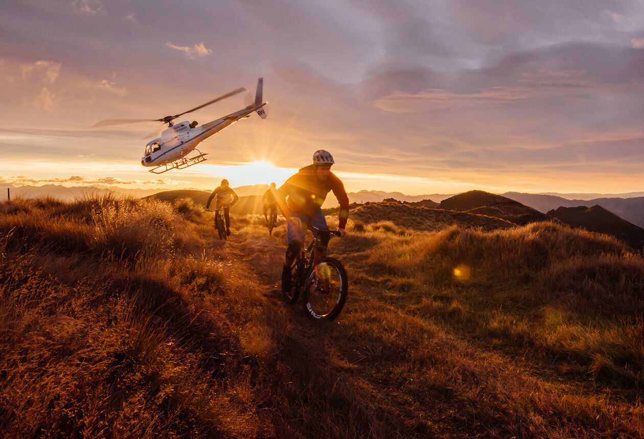 와나카 호수 주위의 스릴 넘치는 트레일이 절경 속에 펼쳐져 있다.