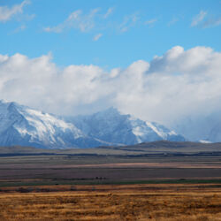 Where giant mountains meet smooth lands