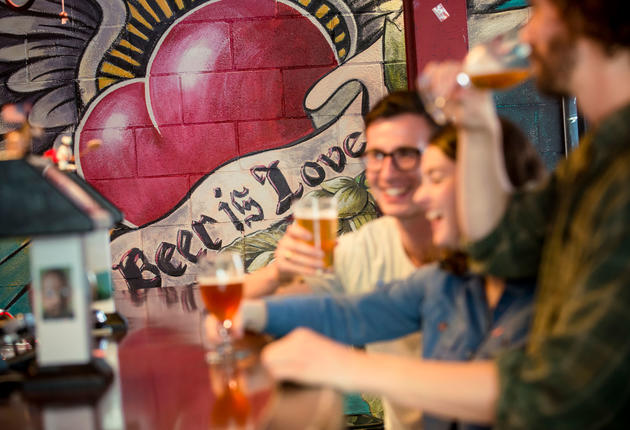 Wellington wird manchmal als Neuseelands Hauptstadt des Craft Beers bezeichnet – weniger für seine Brauereien, als für seine ausgezeichnetes Pubs und Bars.
