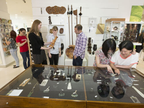 Buy works from New Zealand&#039;s finest artists, craftspeople and authors at the Te Papa store.