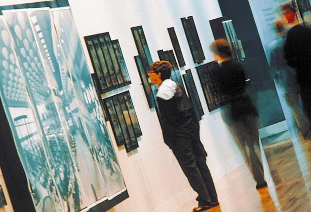 미술관은 뉴질랜드의 혼을 들여다보는 창문. 우리가 지금 어디에 있고, 어디에 가고 있는지를 보여주는 수백 곳의 미술관 탐험에 나서자.