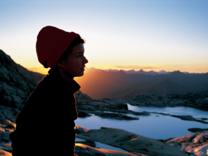 哈斯特山（Haast Range）中布鲁斯特山（Mt Brewster）的日落景观