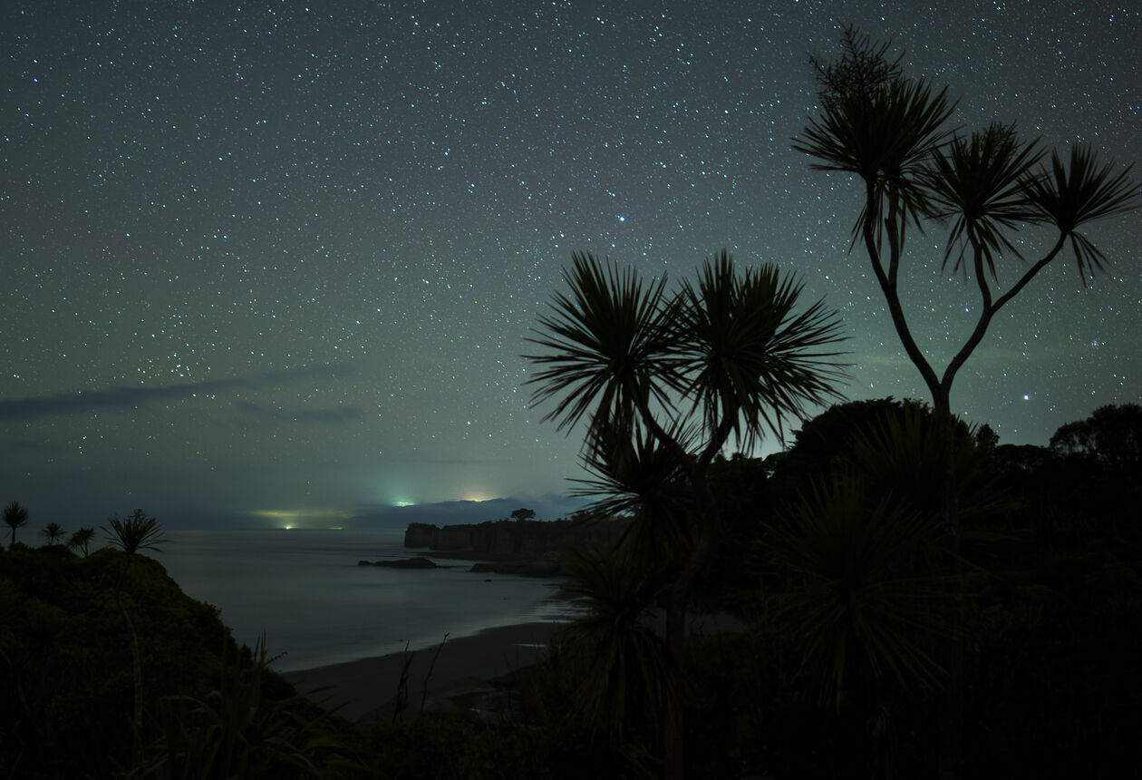 The West Coast’s two largest glaciers – Fox and Franz Josef – extend almost to sea level, making parts of them easily accessible for walking and hiking.