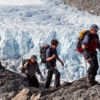 徒步探索福克斯冰川。