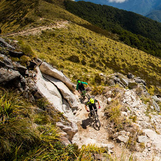 Die Old Ghost Road ist eines der jüngsten autonomen Abenteuer Neuseelands und stellt eine unvergessliche Herausforderung für erfahrene Wanderer und Mountainbiker dar.
