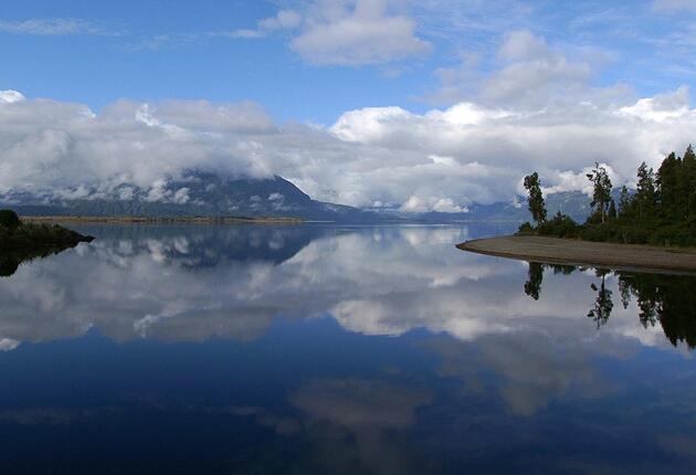 传说中，虹鳟鱼“终老而死”于布恩那湖（Lake Brunner）。莫阿纳是湖区内唯一的居住区，也是“横跨阿尔卑斯山号”火车的停靠站。