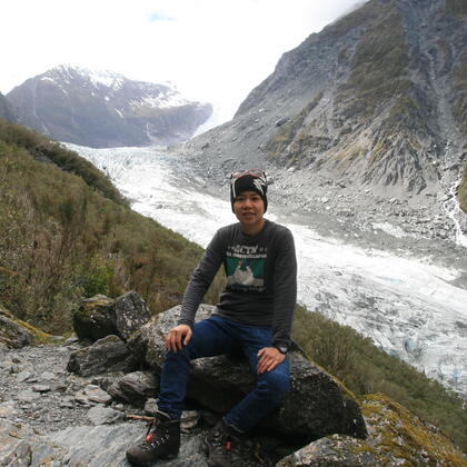 Tucked into the forested foothills of the Southern Alps, the cosy township of Fox Glacier is geared up for glacier walks, hikes and flights.