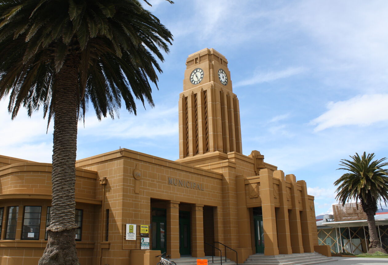Gold mining gave Westport life, but coal mining keeps the town going. From here you can arrange to go underground rafting, caving or jet boating.