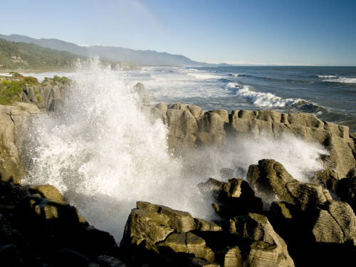 푸나카이키의 팬케이크록스에서 솟구쳐 올라온 물보라