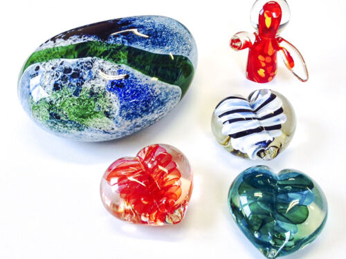 色合いや形、スタイルの異なる様々な作品からお気に入りを見つけてください。