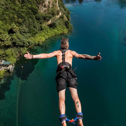 Bungy jumping in Taupō