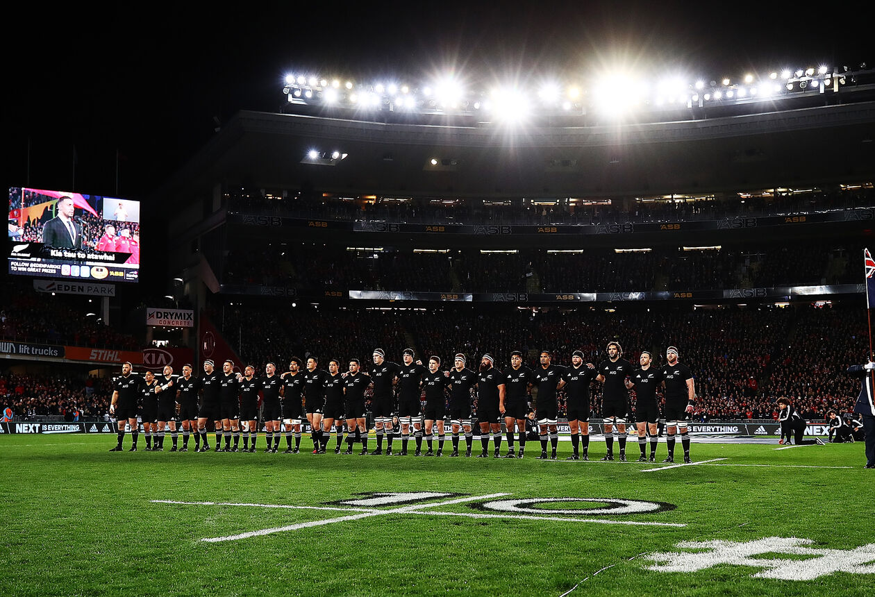 From grass roots to international super-teams, New Zealand rugby forms the sporting backbone of the nation, and Kiwis are proud and passionate rugby fans.