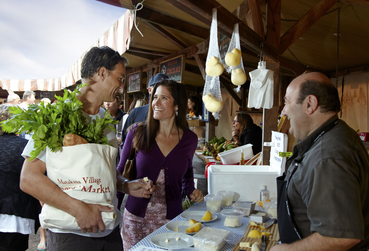 그림처럼 아름다운 마타카나 지역은 주말 파머스 마켓과 고급 식품점 그리고 멋진 포도원으로 잘 알려진 식도락의 천국이다.