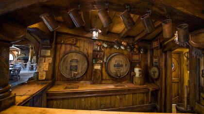 inside the green dragon inn