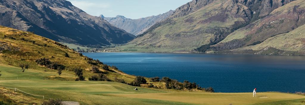 Discover New Zealand's golf courses of nature.