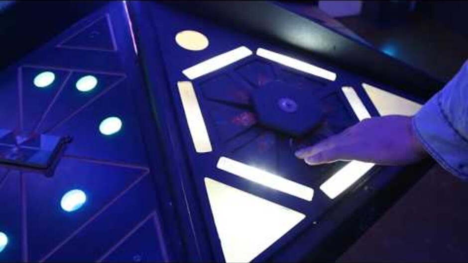 Explore a spaceship hidden in a bank vault and save the world from an alien invasion. High-tech puzzles, nonlinear game structures, immersive set design. The best group activity in Wellington. Suitable for all occasions and all generations. Bookings essen