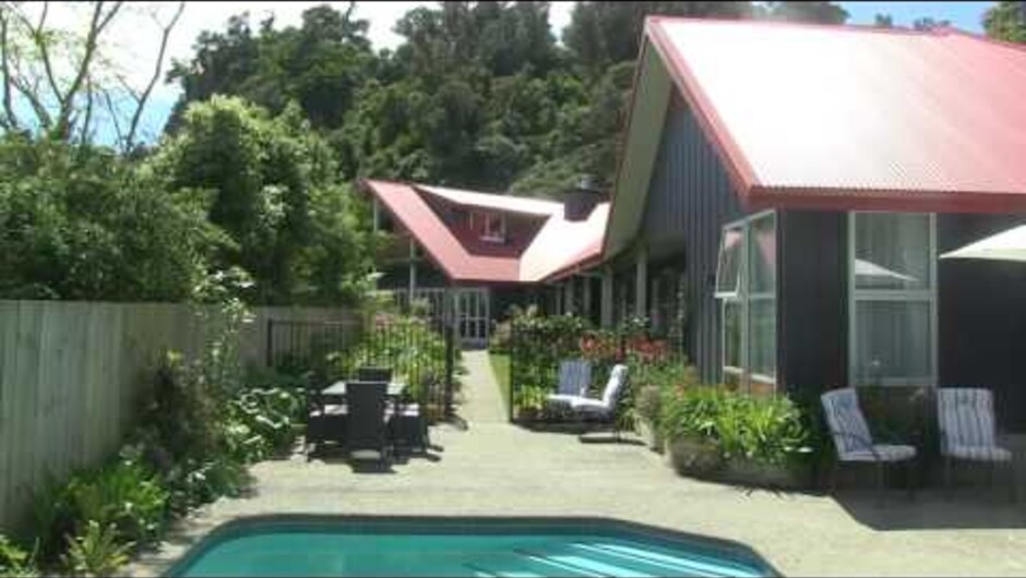 Ratanui Lodge in Golden Bay, New Zealand: a terrific base for exploring the northern Abel Tasman, Wharariki Beach, Takaka, and Pohara.