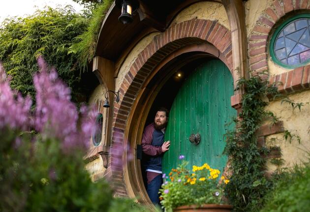 The North Island of New Zealand is famous for pristine beaches, geothermal wonders and rich Māori culture. Discover the best of the North Island with these exciting itineraries. 