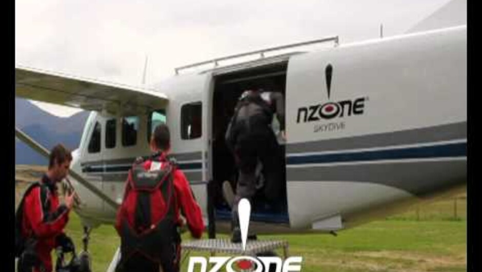 新西兰只有两架的Supervan 900飞机,就在NZONE高空跳伞.