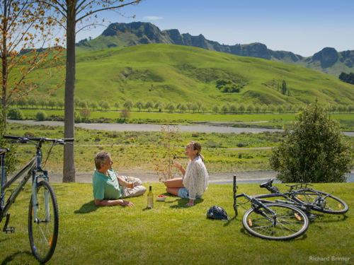 With almost endless route options from easy to ambitious, it&#039;s a great way to reach many Hawke&#039;s Bay attractions while soaking up the scenery.