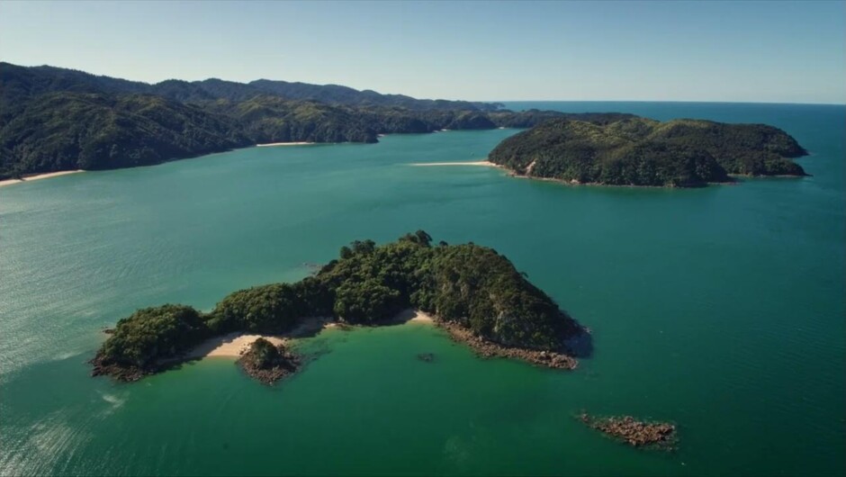A trip in the Abel Tasman National Park with AquaTaxi.