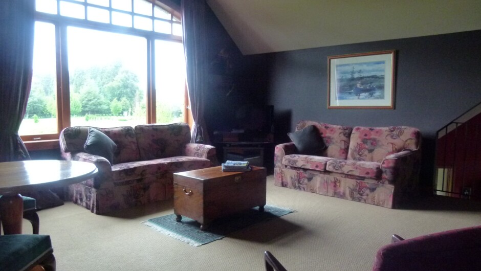 Kotare suite guest lounge
