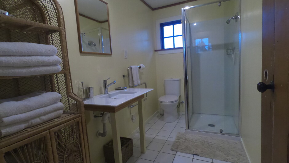 Granary and Stablehand quarters at Gunyah Country Estate - bathroom