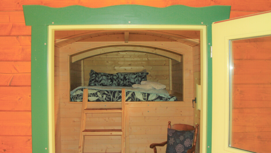 Queen bed in the Gipsy Cabin.