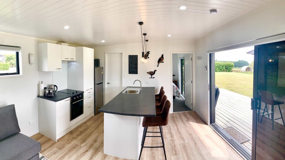 Kiwi Cabin - lounge and kitchen