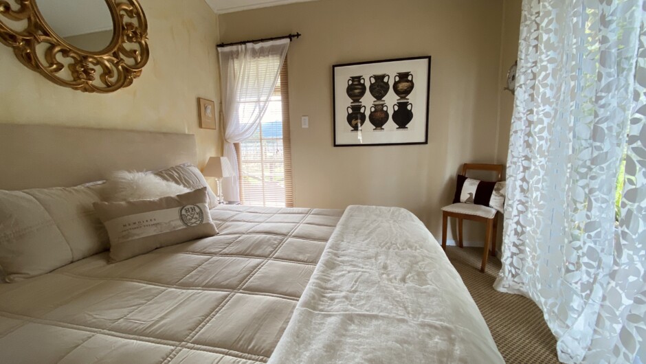 The art of living well - super King sized bed and luxurious cotton sheets. With no evening noises except for the grapevines rustling, you are guaranteed a peaceful night's sleep.