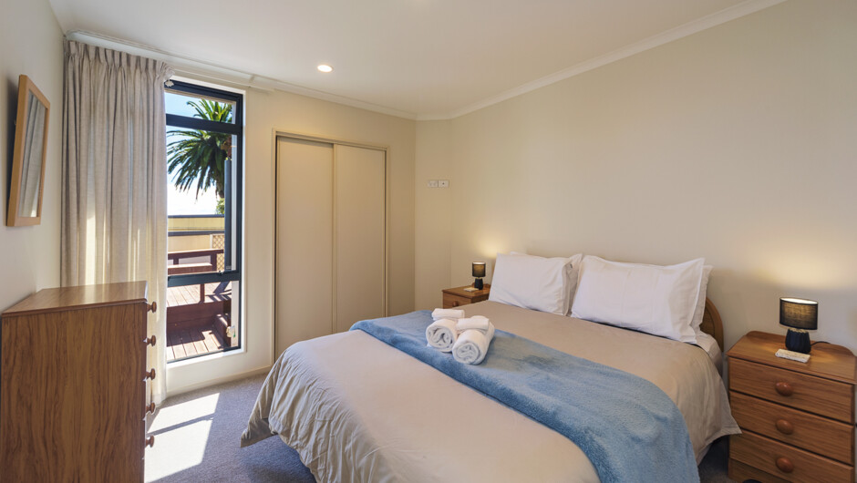 Bedroom 2 with queen bed &amp; views over Haulashore Island