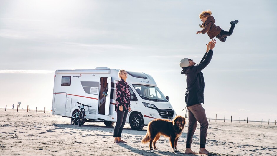 2-berth (Island or Single/King bed to choose from)